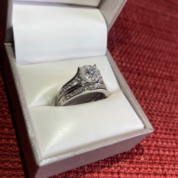 1.19cts TW Diamond 10kt White Gold Bridal Set- Evaluated by Certified Gemologist - Picture 5 of 7